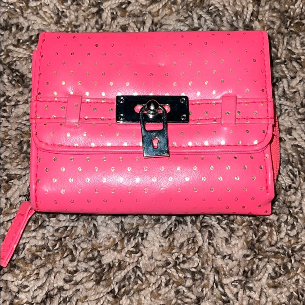Claire’s wallet